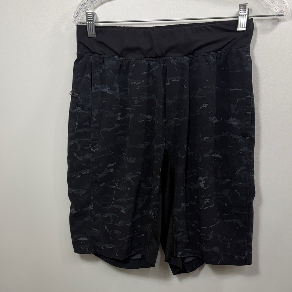 Lululemon Men’s black gray pattern unlined athletic shorts size small